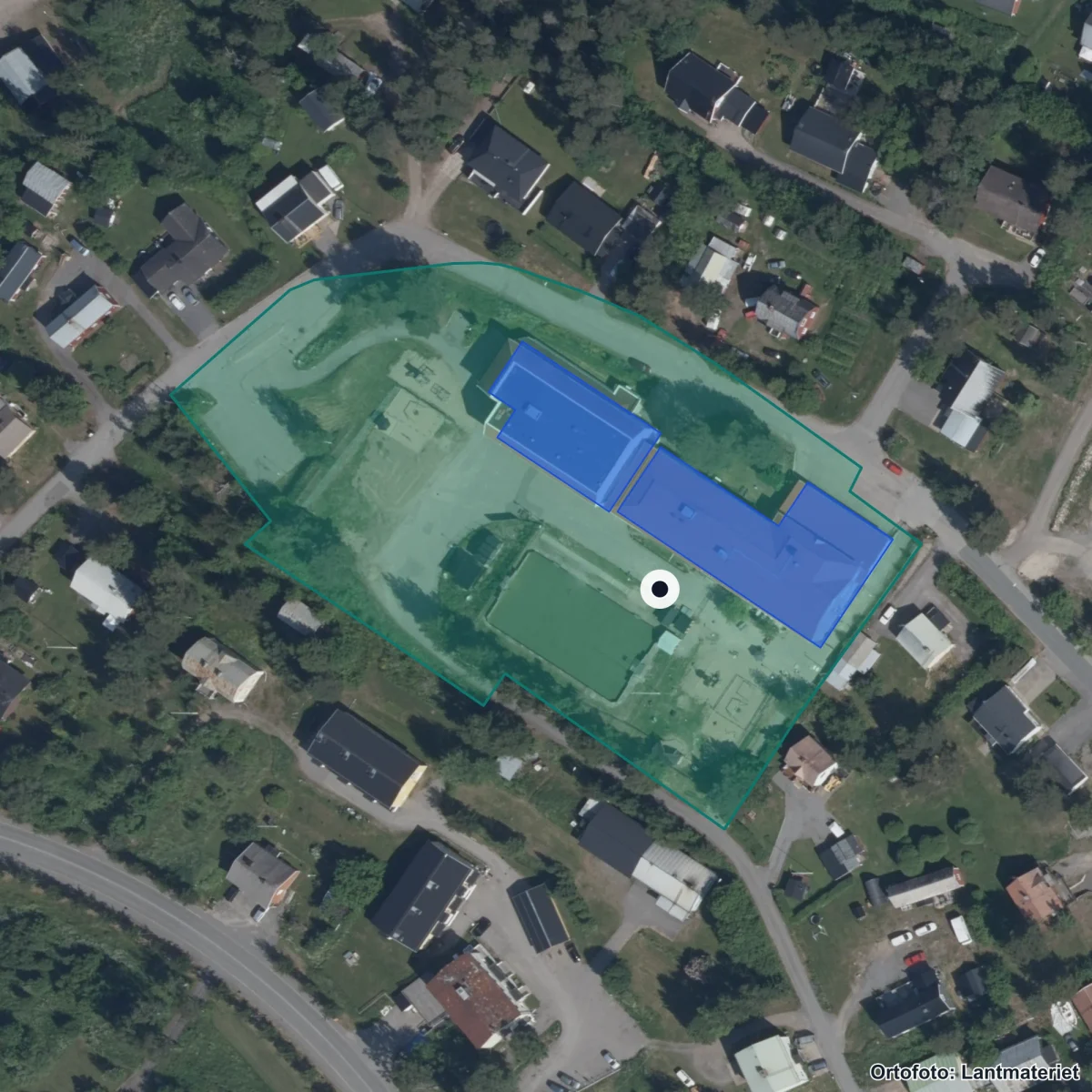 Flygbild över Töre skola, ortofoto från Lantmäteriet