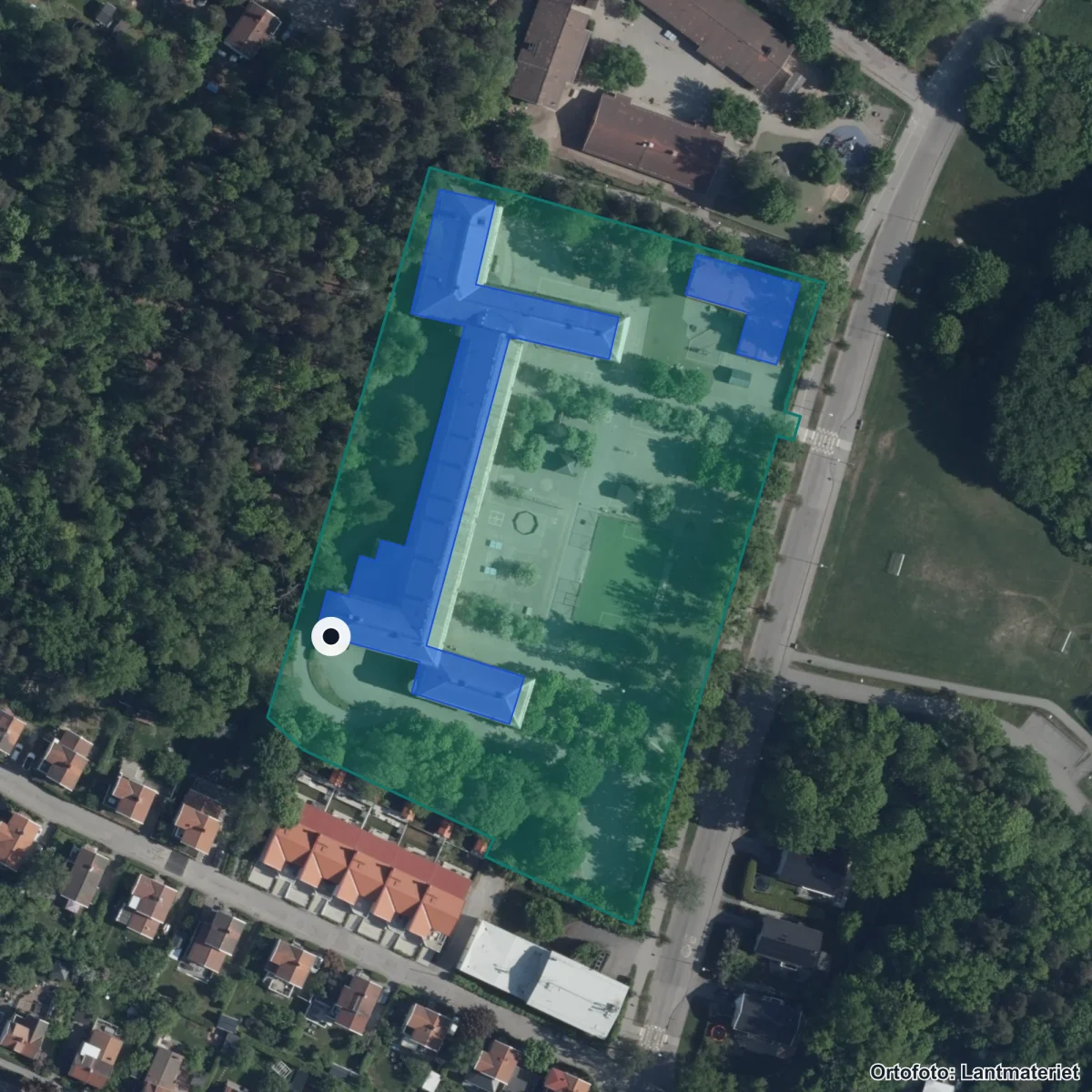 Flygbild över Norra Ängby skola, ortofoto från Lantmäteriet