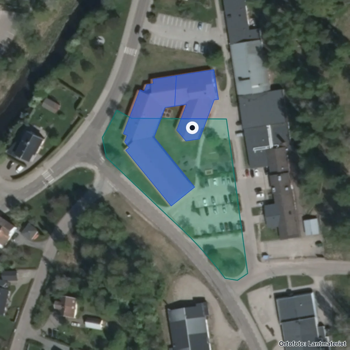 Flygbild över Årjängs gymnasieskola, ortofoto från Lantmäteriet