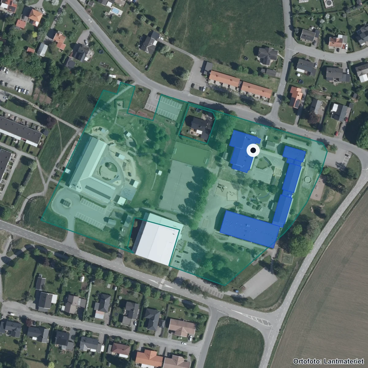 Flygbild över Källby gård, ortofoto från Lantmäteriet