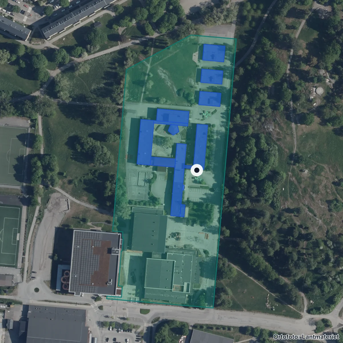 Flygbild över Kvarnskolan, ortofoto från Lantmäteriet
