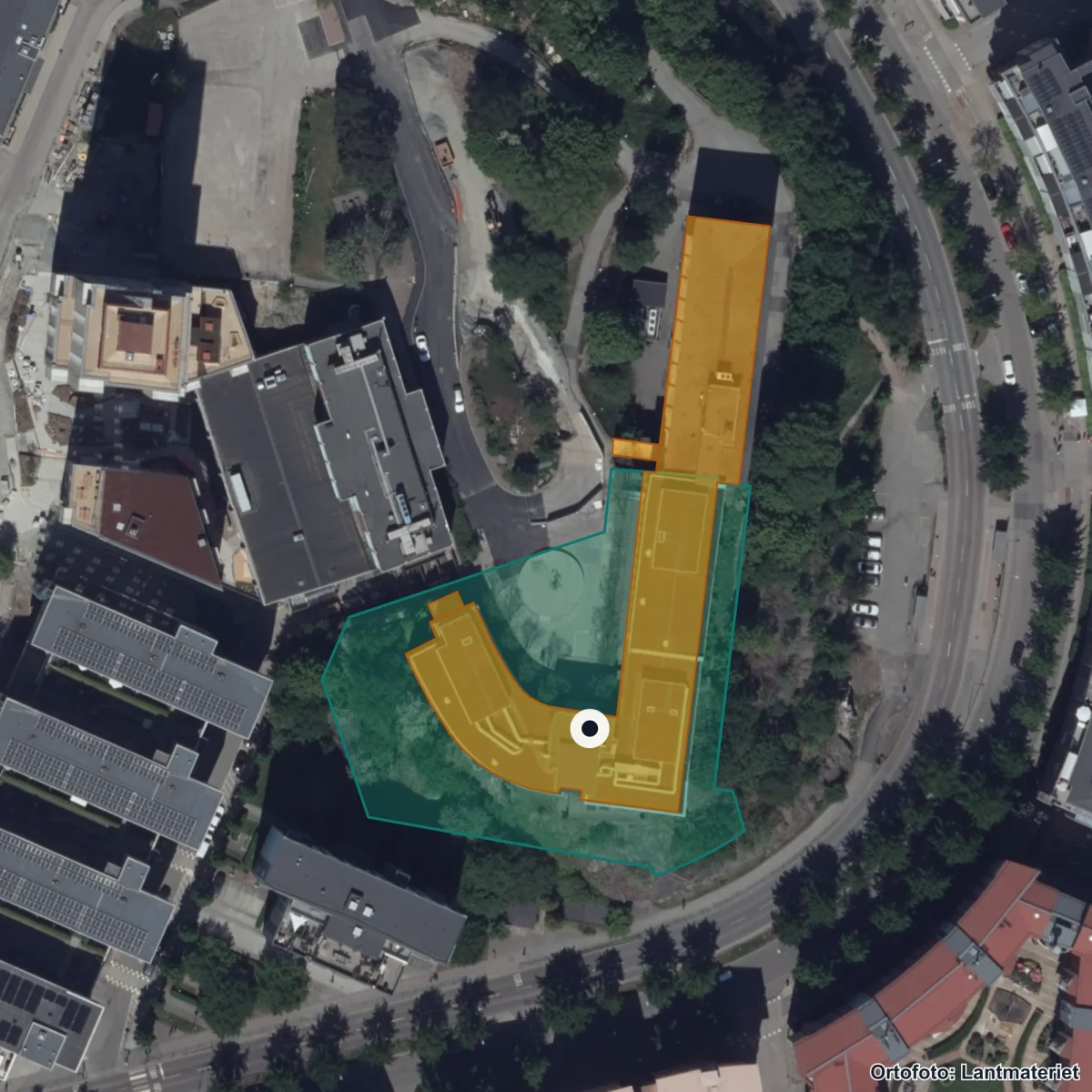 Flygbild över Donnergymnasiet, ortofoto från Lantmäteriet