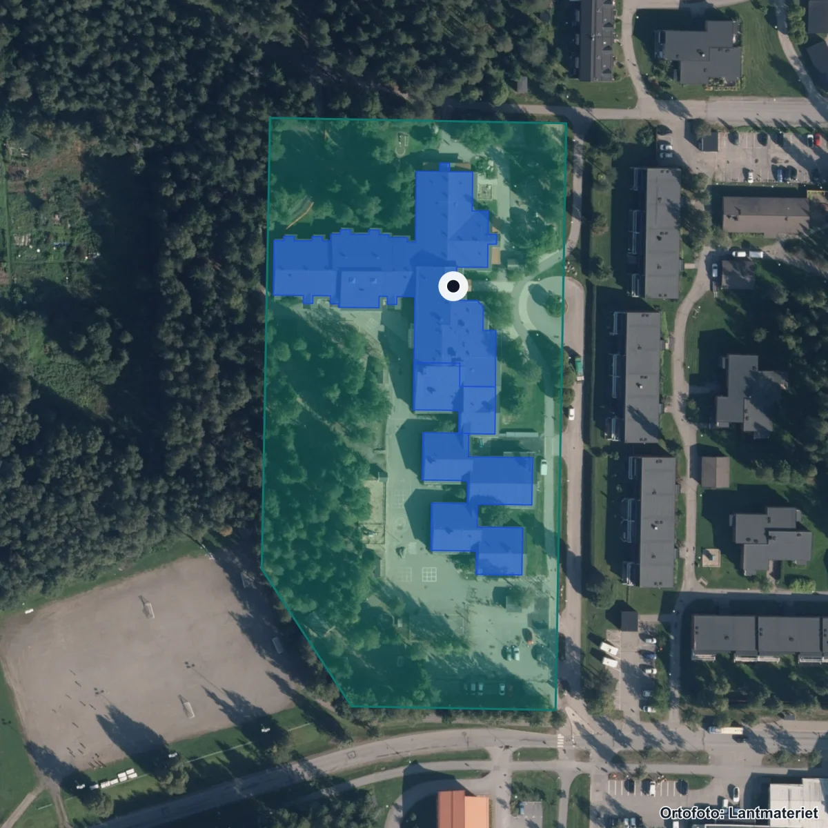 Flygbild över Ersdungens skola, ortofoto från Lantmäteriet