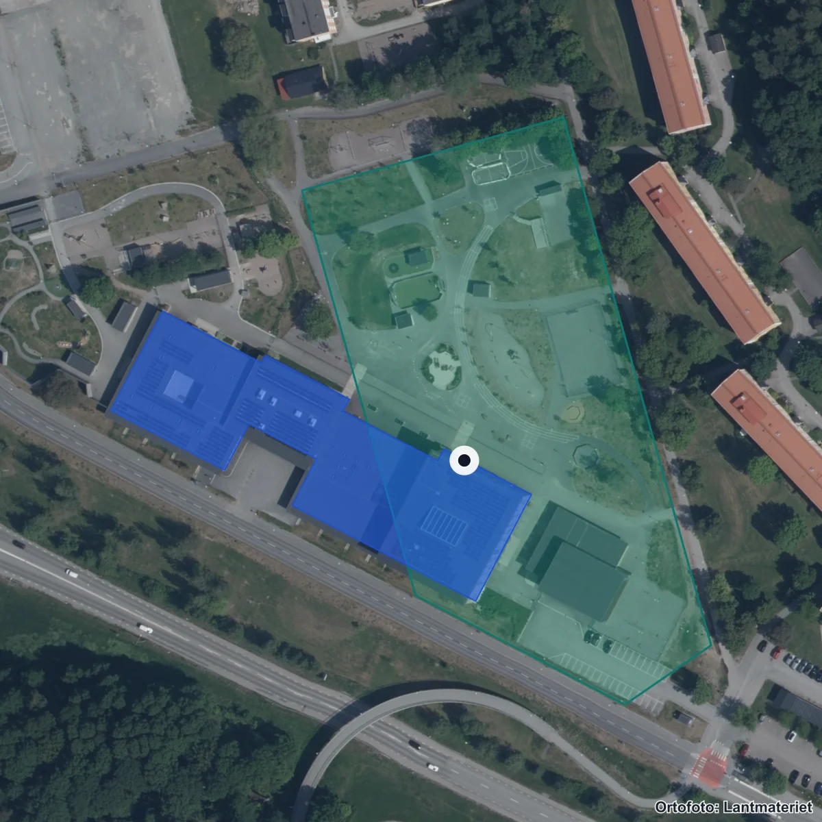 Flygbild över Tingvallaskolan, ortofoto från Lantmäteriet