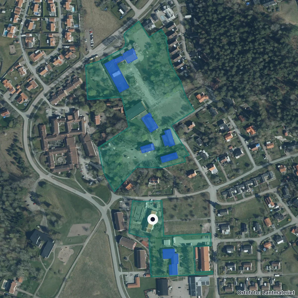 Flygbild över Hagmarkens skola, ortofoto från Lantmäteriet
