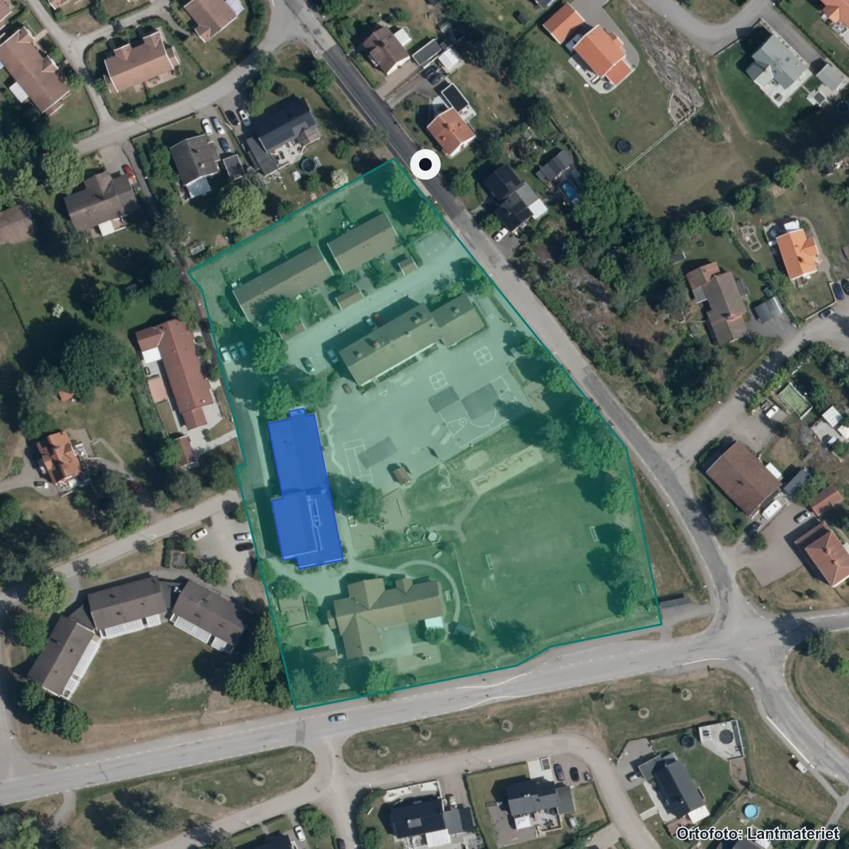 Flygbild över Bankekinds skola, ortofoto från Lantmäteriet