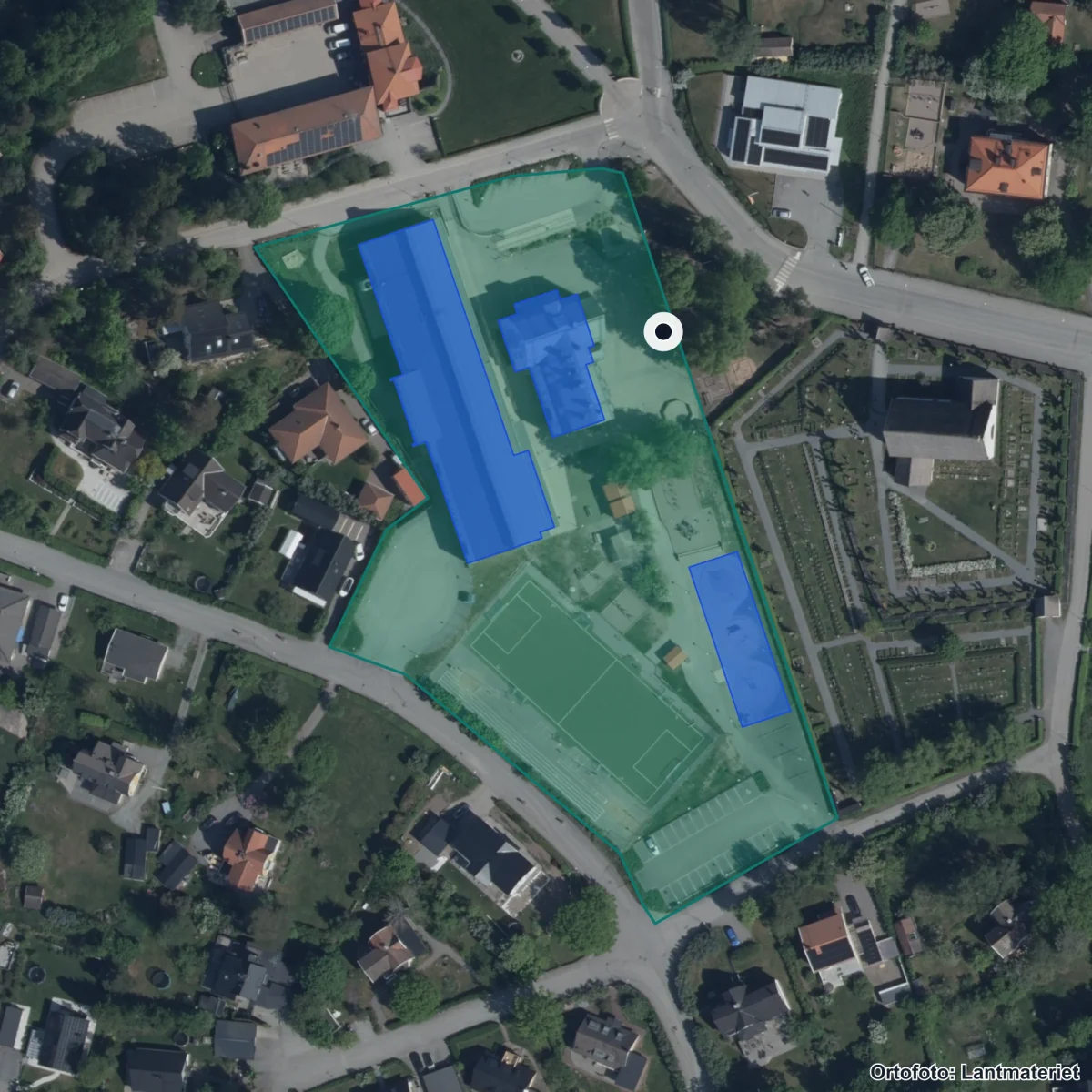 Flygbild över Kyrkskolan, ortofoto från Lantmäteriet