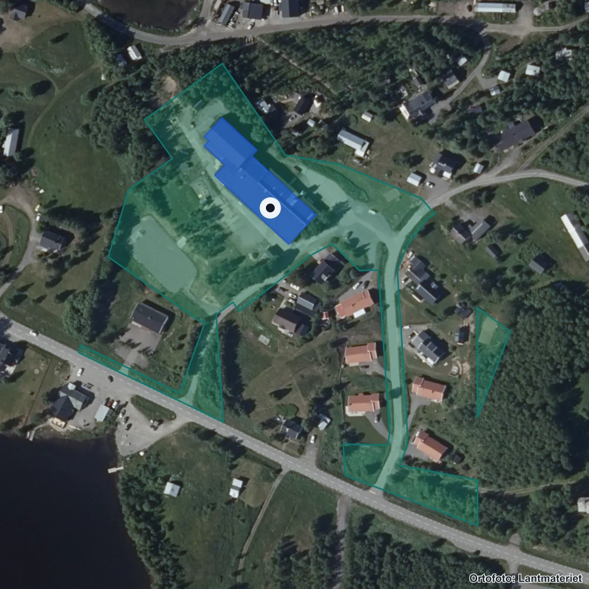 Flygbild över Saxnäs skola, ortofoto från Lantmäteriet