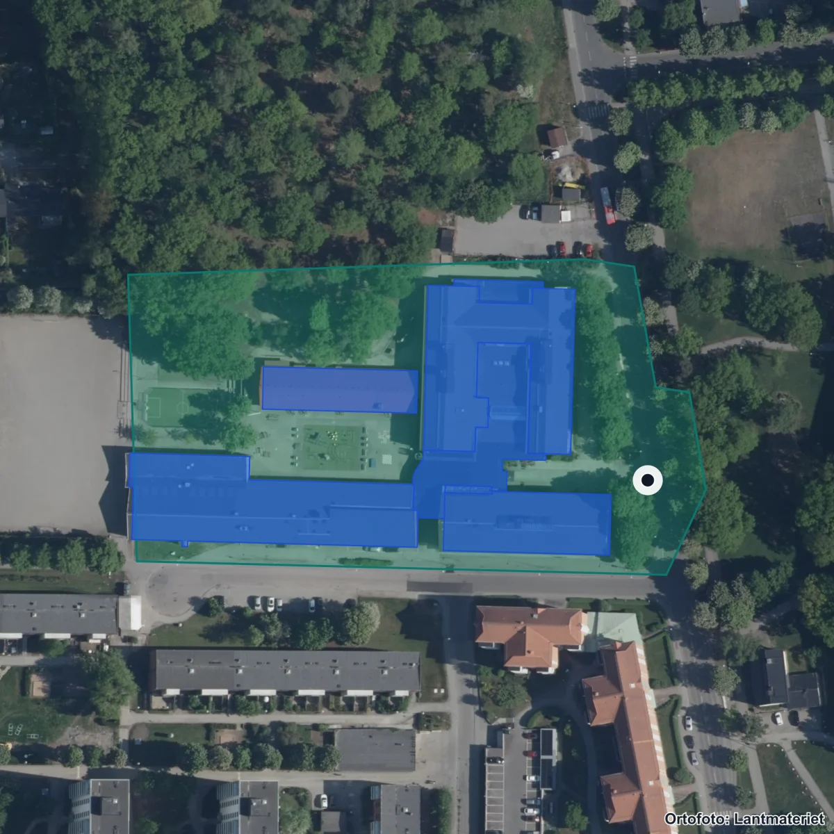 Flygbild över Internationella Engelska Skolan Järfälla, ortofoto från Lantmäteriet