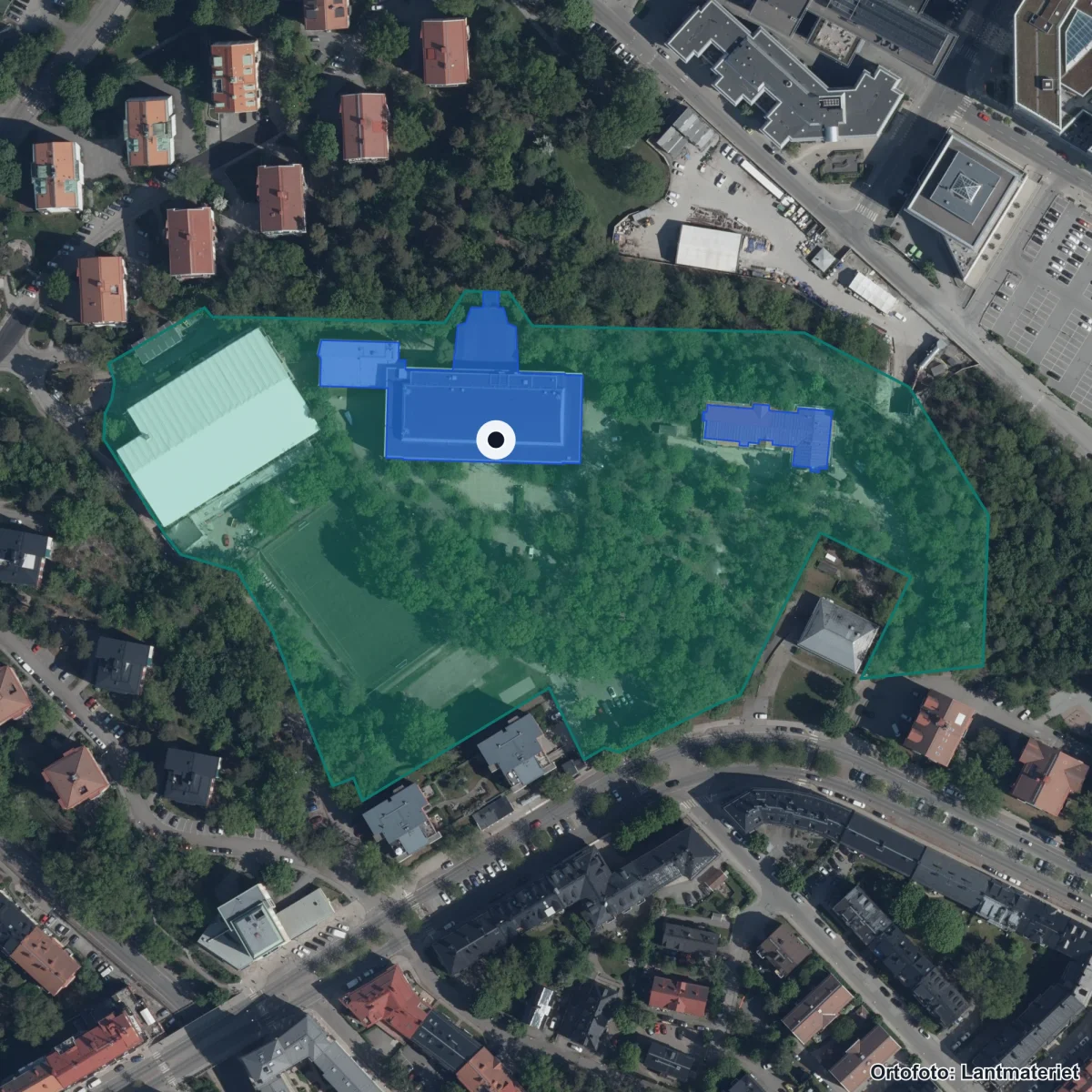 Flygbild över Solna Gymnasium, ortofoto från Lantmäteriet
