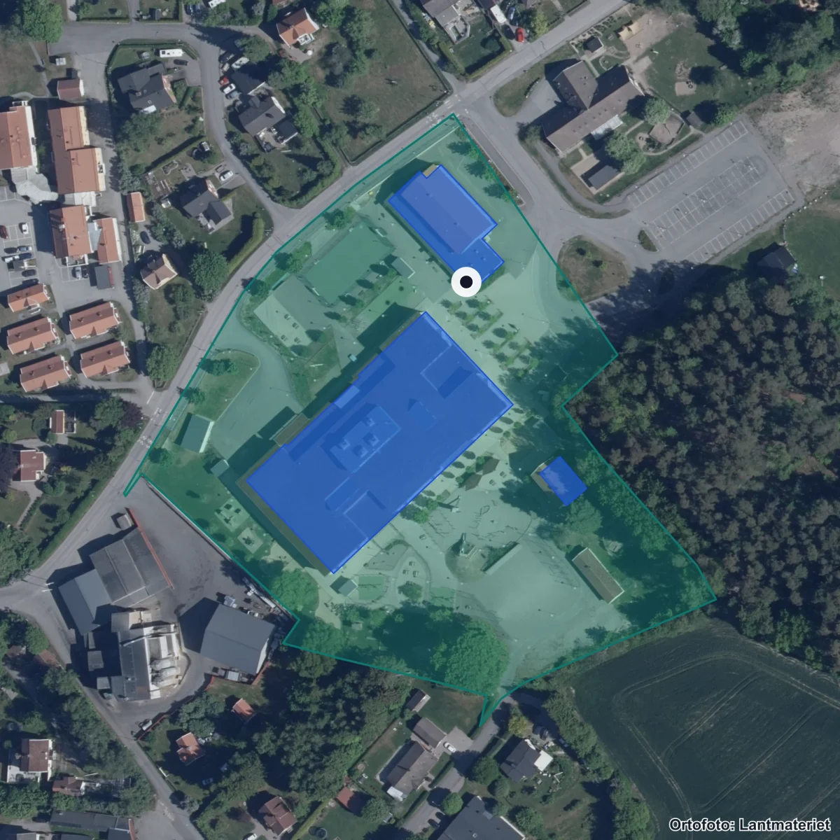 Flygbild över Stigtomta skola, ortofoto från Lantmäteriet