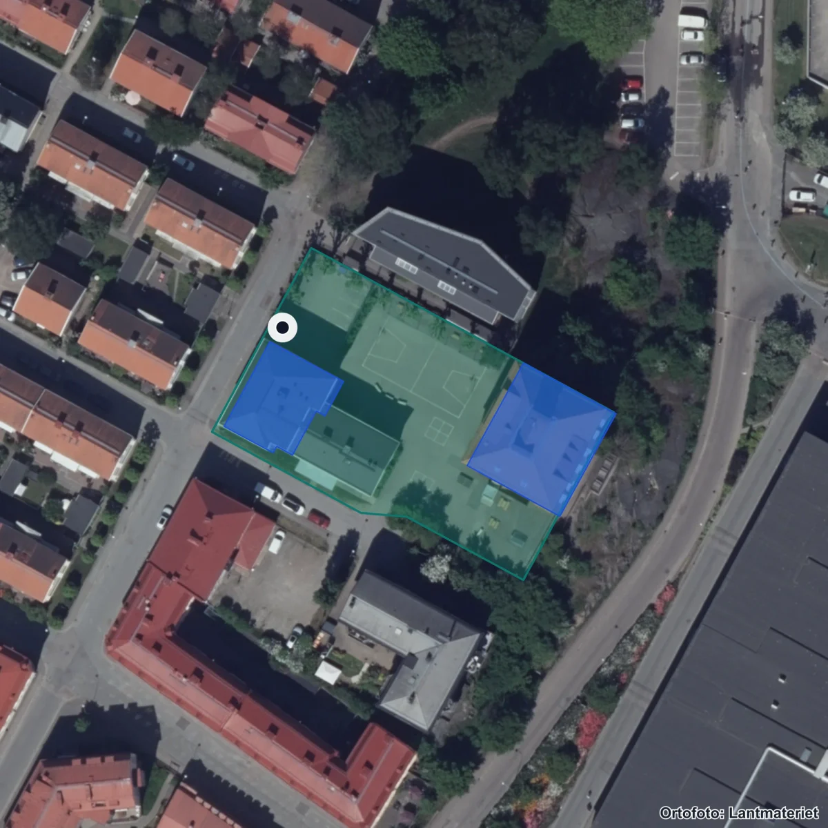 Flygbild över Noblaskolan Lindholmen, ortofoto från Lantmäteriet