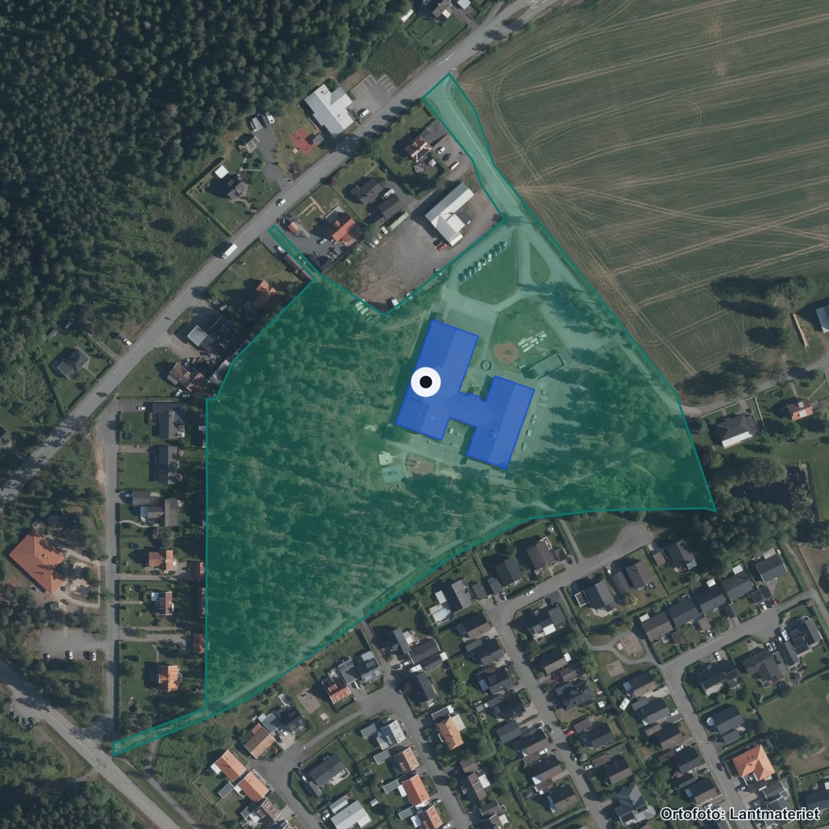 Flygbild över Kråkerydskolan, ortofoto från Lantmäteriet