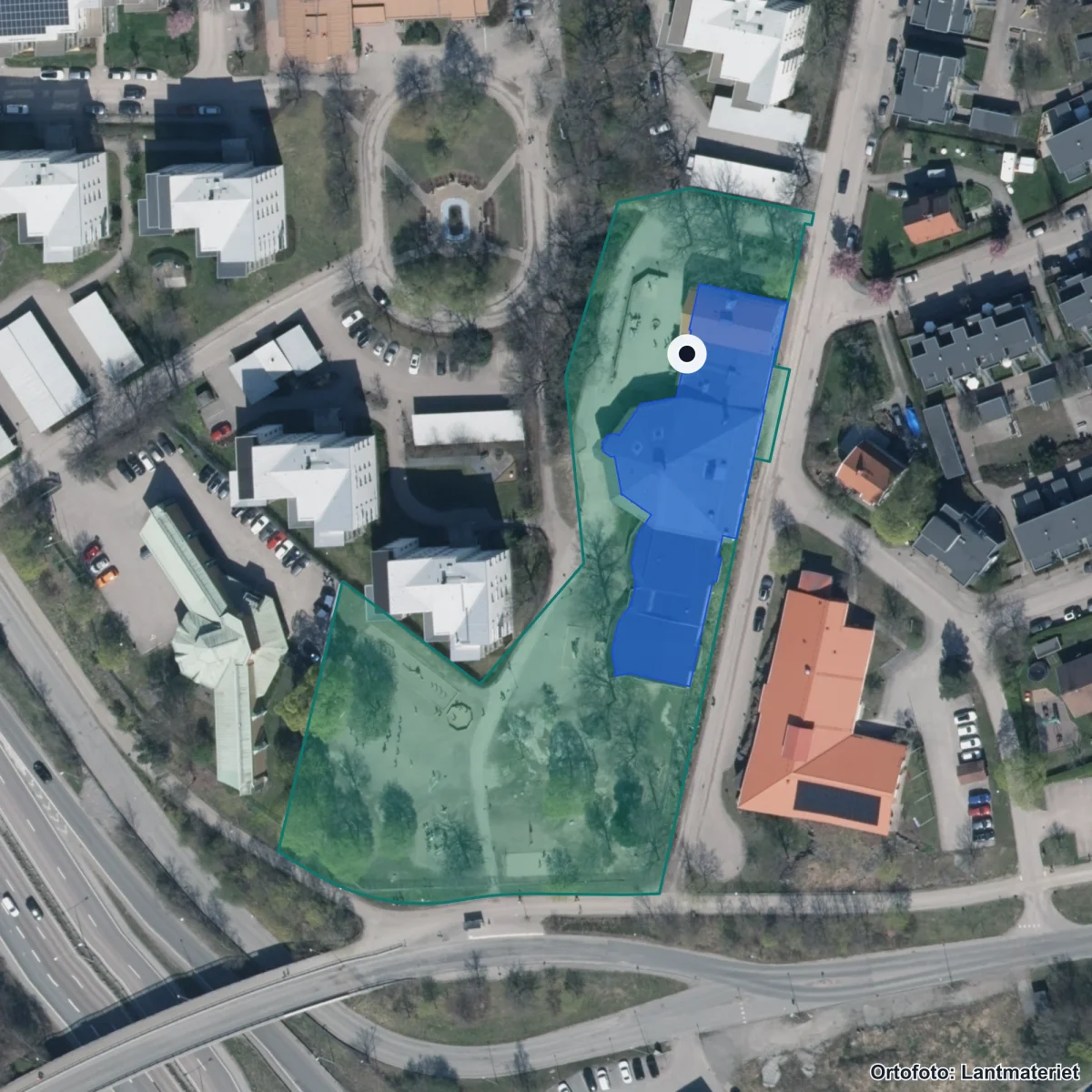 Flygbild över Noblaskolan Hemdal, ortofoto från Lantmäteriet