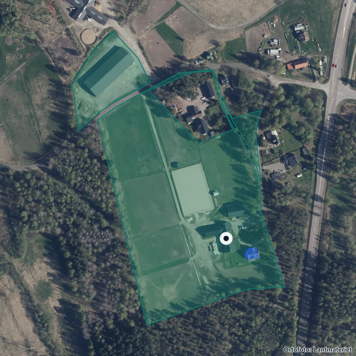 Flygbild över Nytorps Hästgymnasium, ortofoto från Lantmäteriet