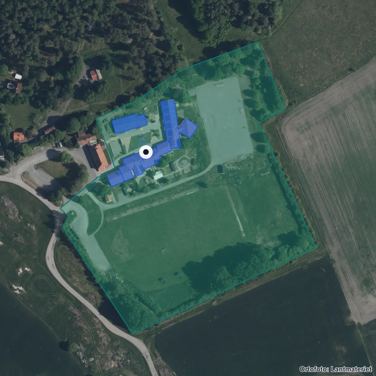 Flygbild över Skepptuna skola, ortofoto från Lantmäteriet