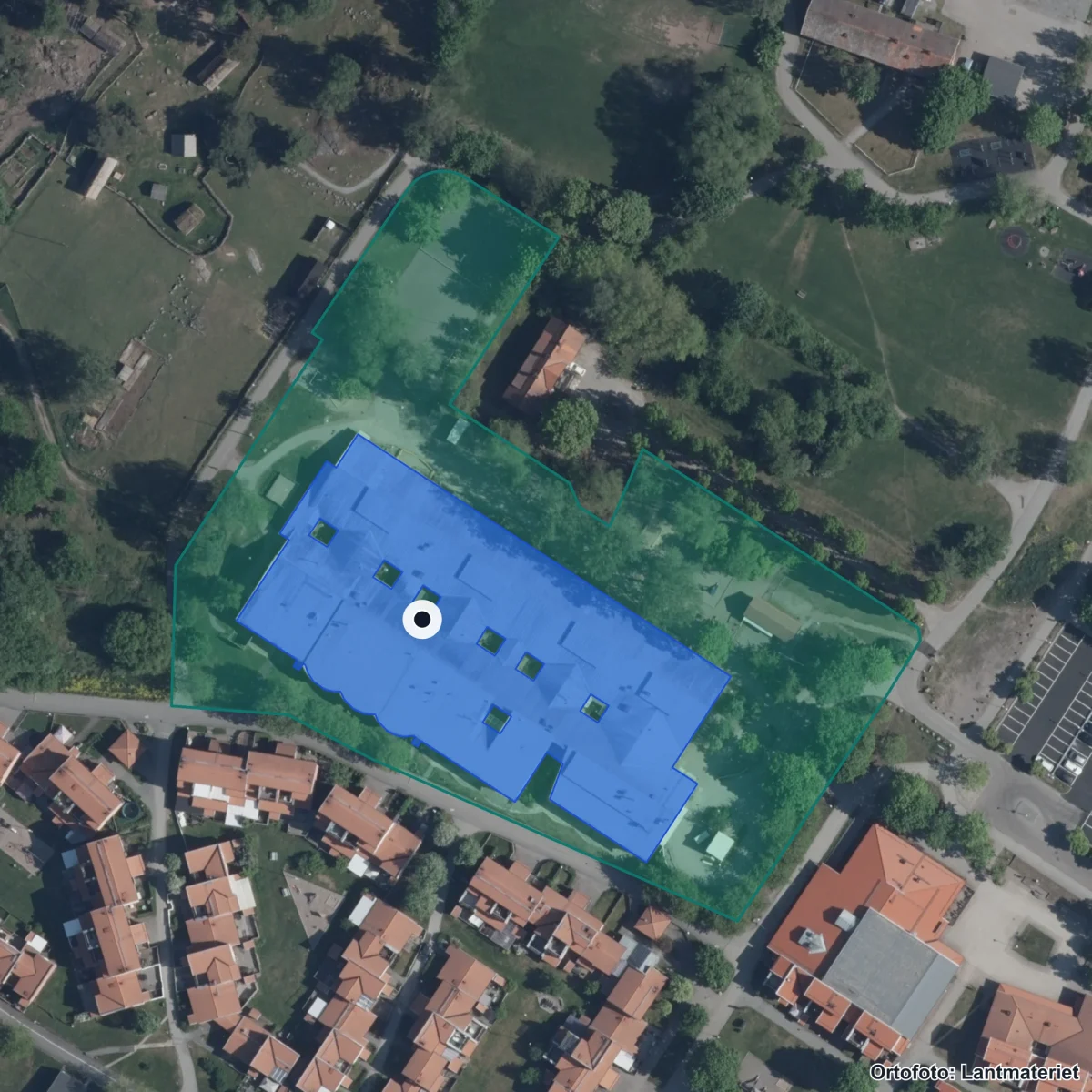 Flygbild över Engelska skolan Upplands Väsby, ortofoto från Lantmäteriet