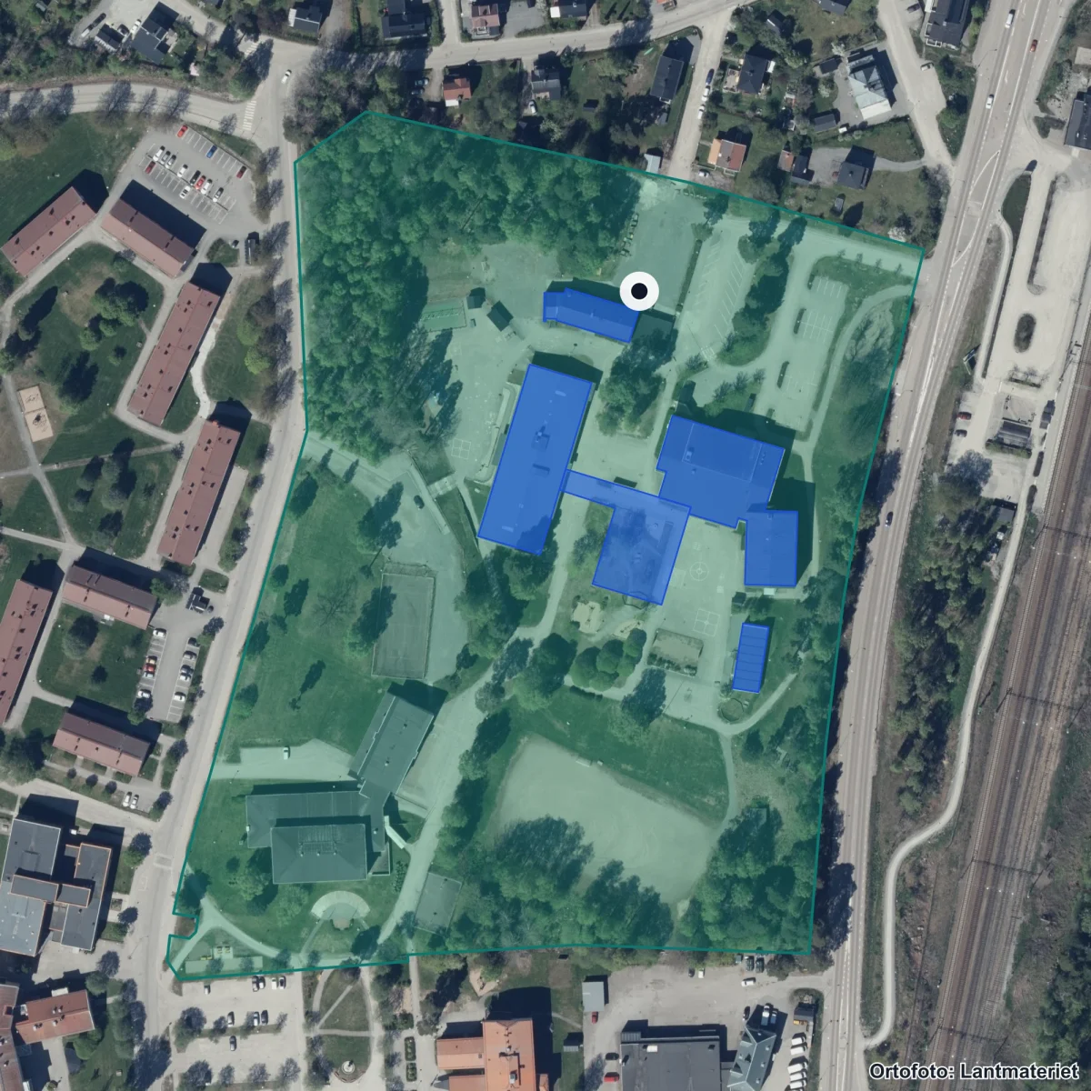 Flygbild över Iggesunds skola, ortofoto från Lantmäteriet