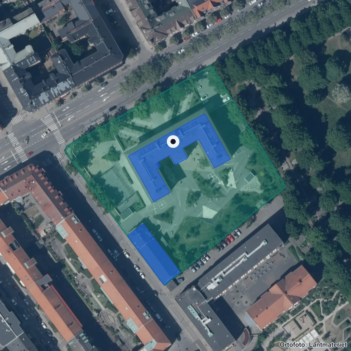 Flygbild över Mellersta Förstadsskolan, ortofoto från Lantmäteriet