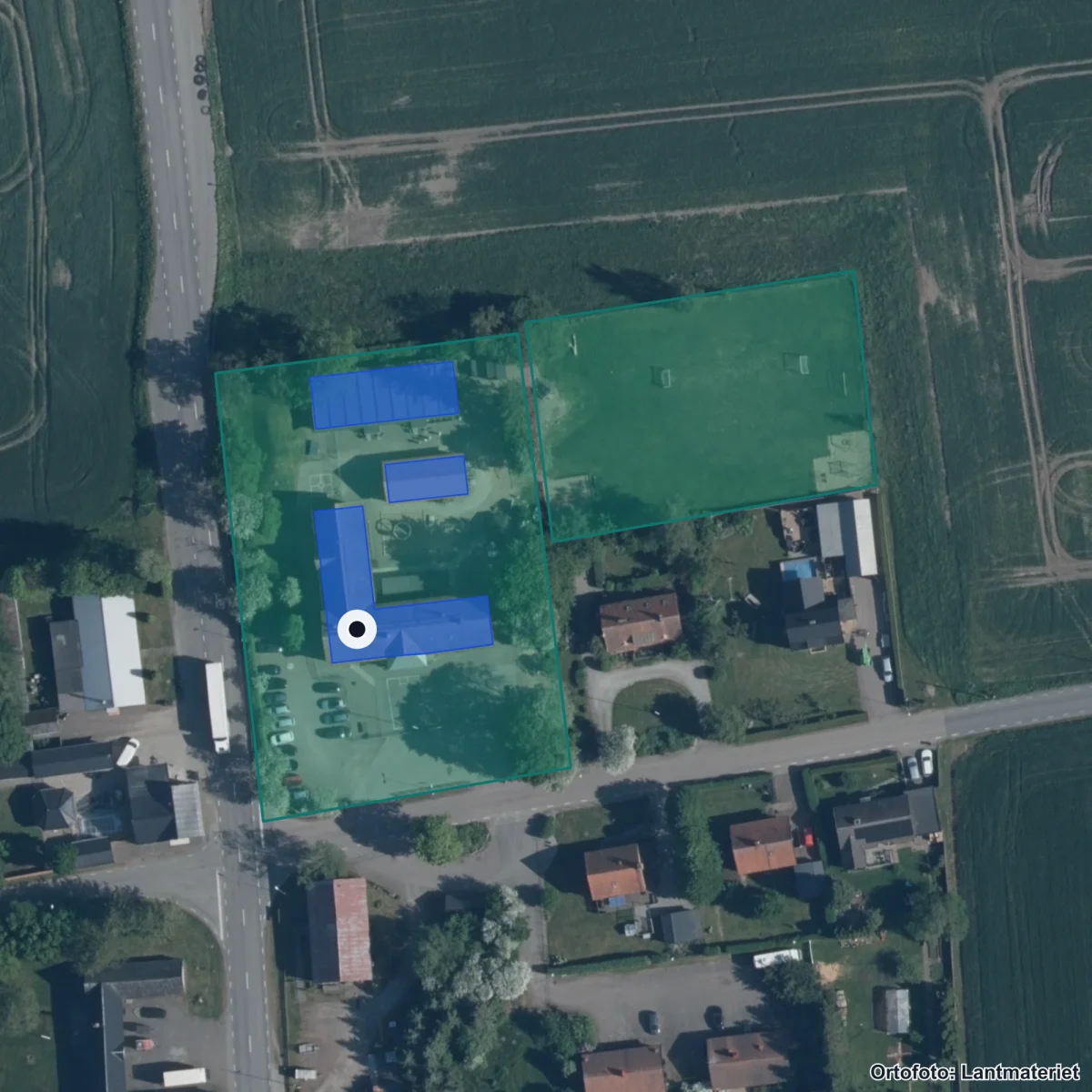 Flygbild över Kingelstad byskola, ortofoto från Lantmäteriet