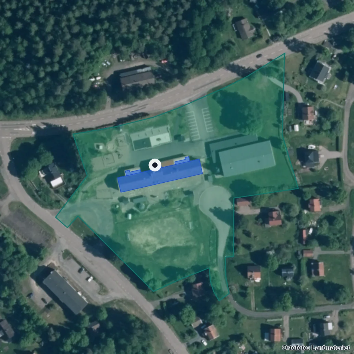 Flygbild över Nykroppa skola, ortofoto från Lantmäteriet