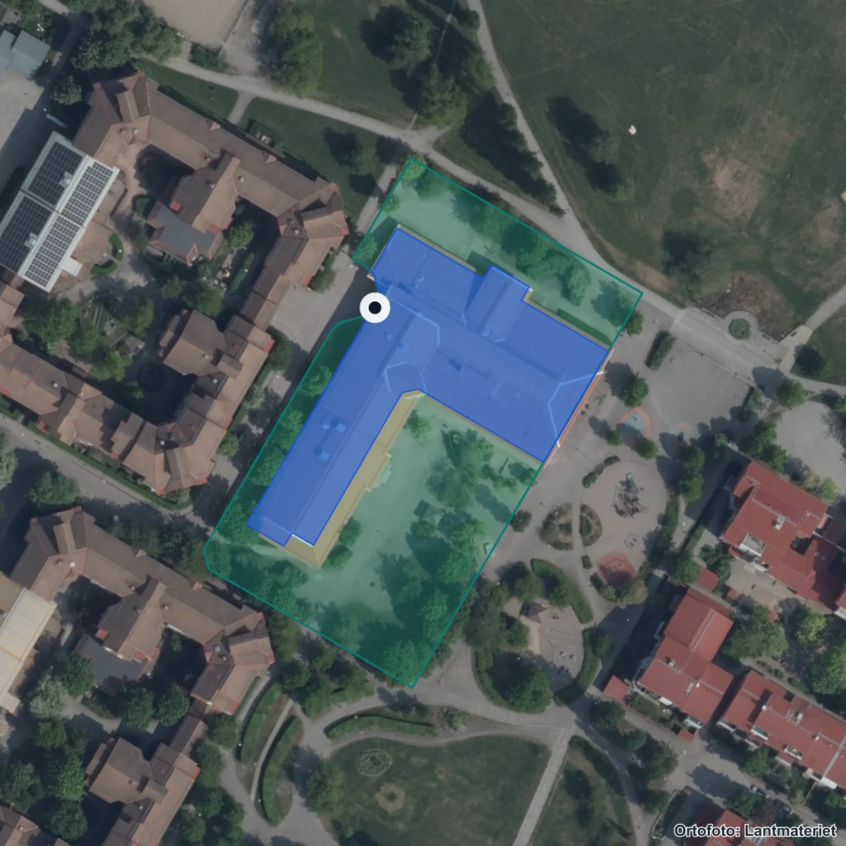 Flygbild över Skarpatorpsskolan, ortofoto från Lantmäteriet