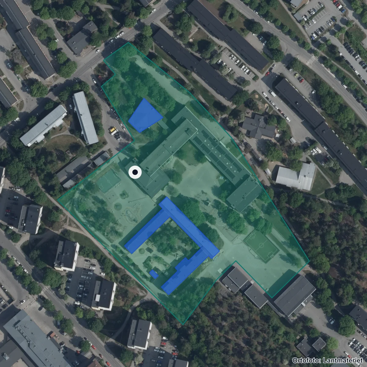 Flygbild över Hagsätraskolan, ortofoto från Lantmäteriet