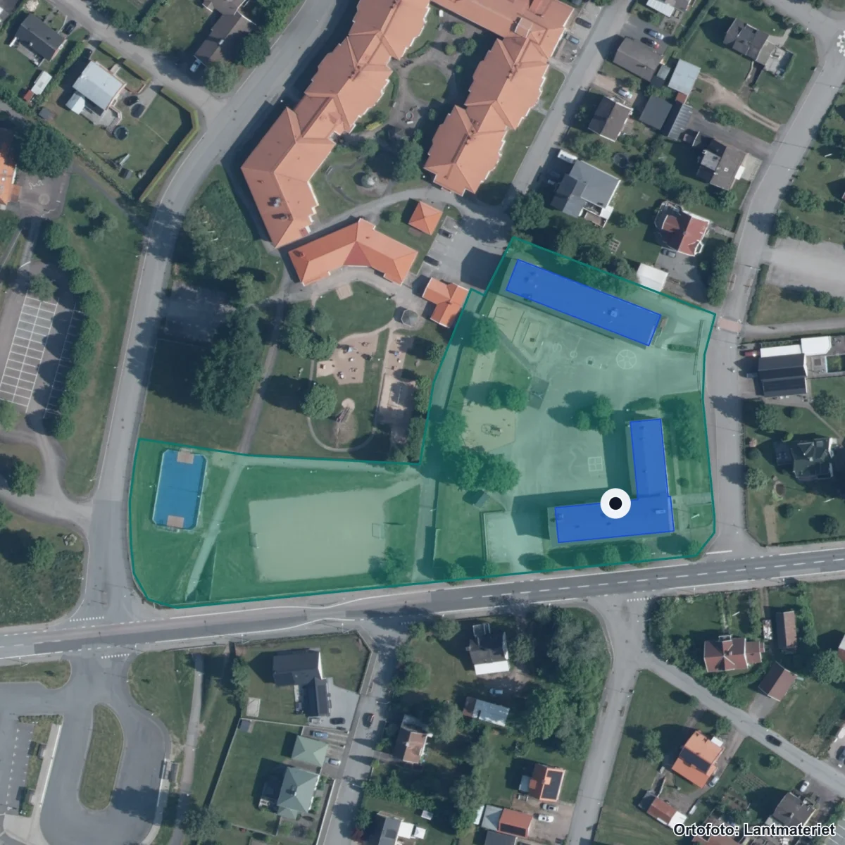 Flygbild över Villstadskolan, ortofoto från Lantmäteriet