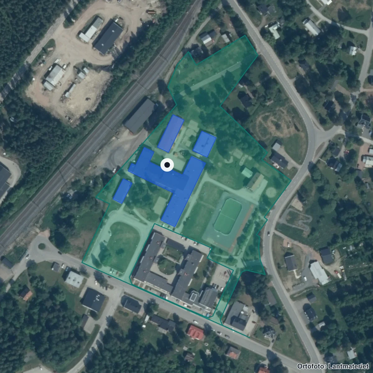 Flygbild över Kälarne skola, ortofoto från Lantmäteriet