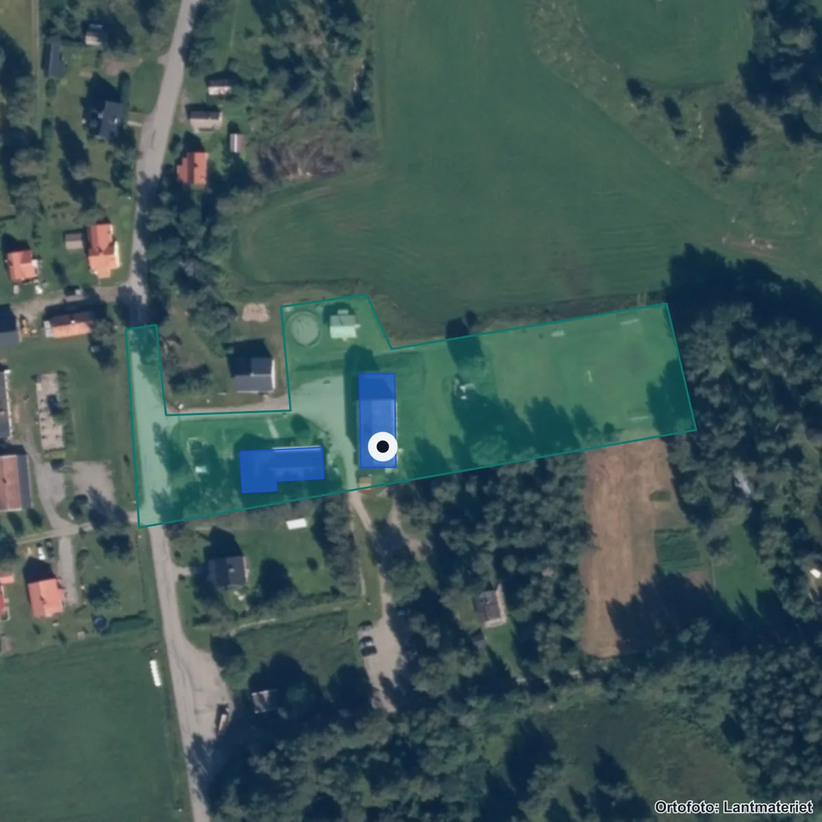 Flygbild över Kövra Byskola, ortofoto från Lantmäteriet