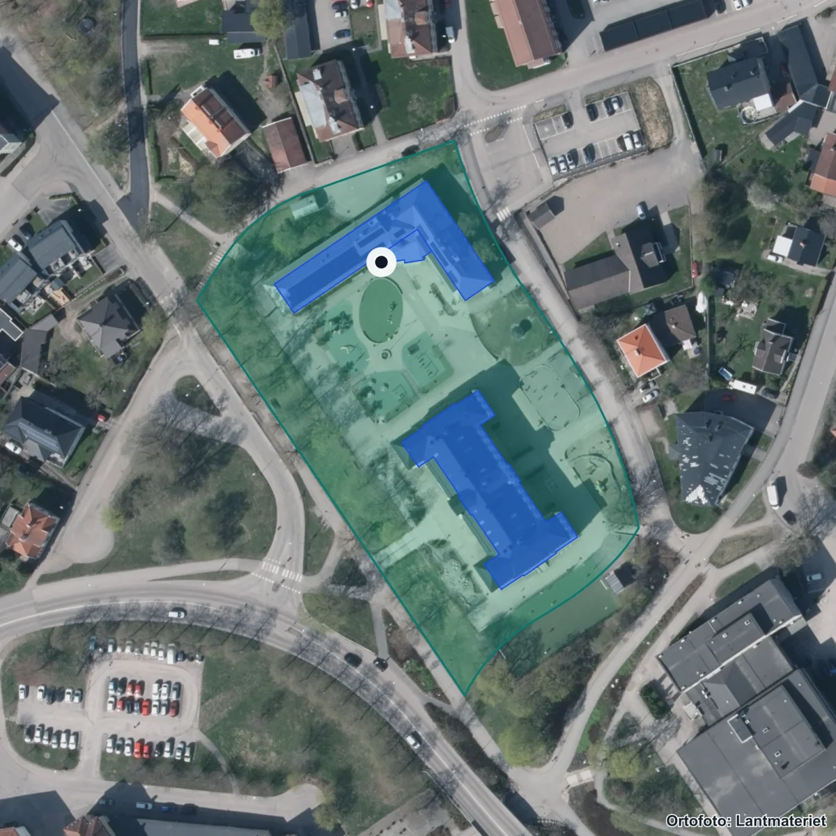 Flygbild över S:t Olovsskolan, ortofoto från Lantmäteriet