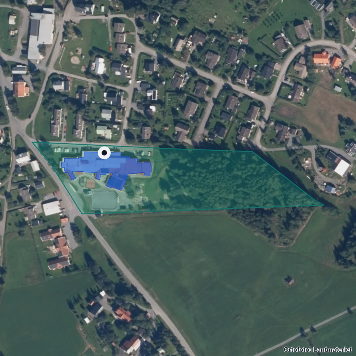 Flygbild över Orrvikens skola, ortofoto från Lantmäteriet