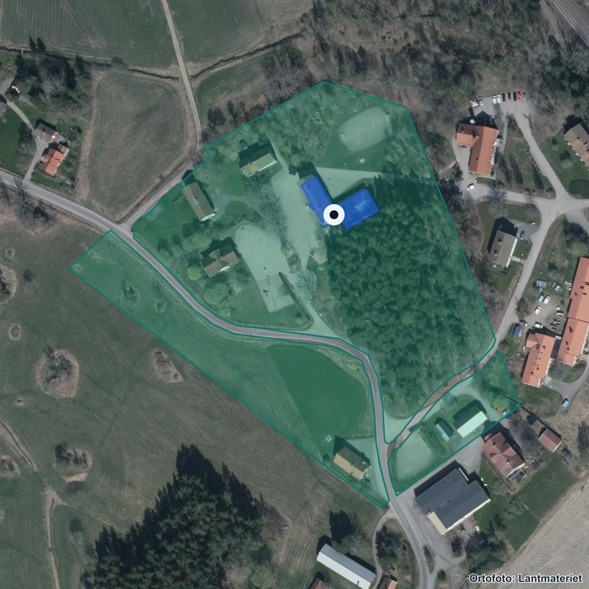Flygbild över Kyrkskolan, ortofoto från Lantmäteriet