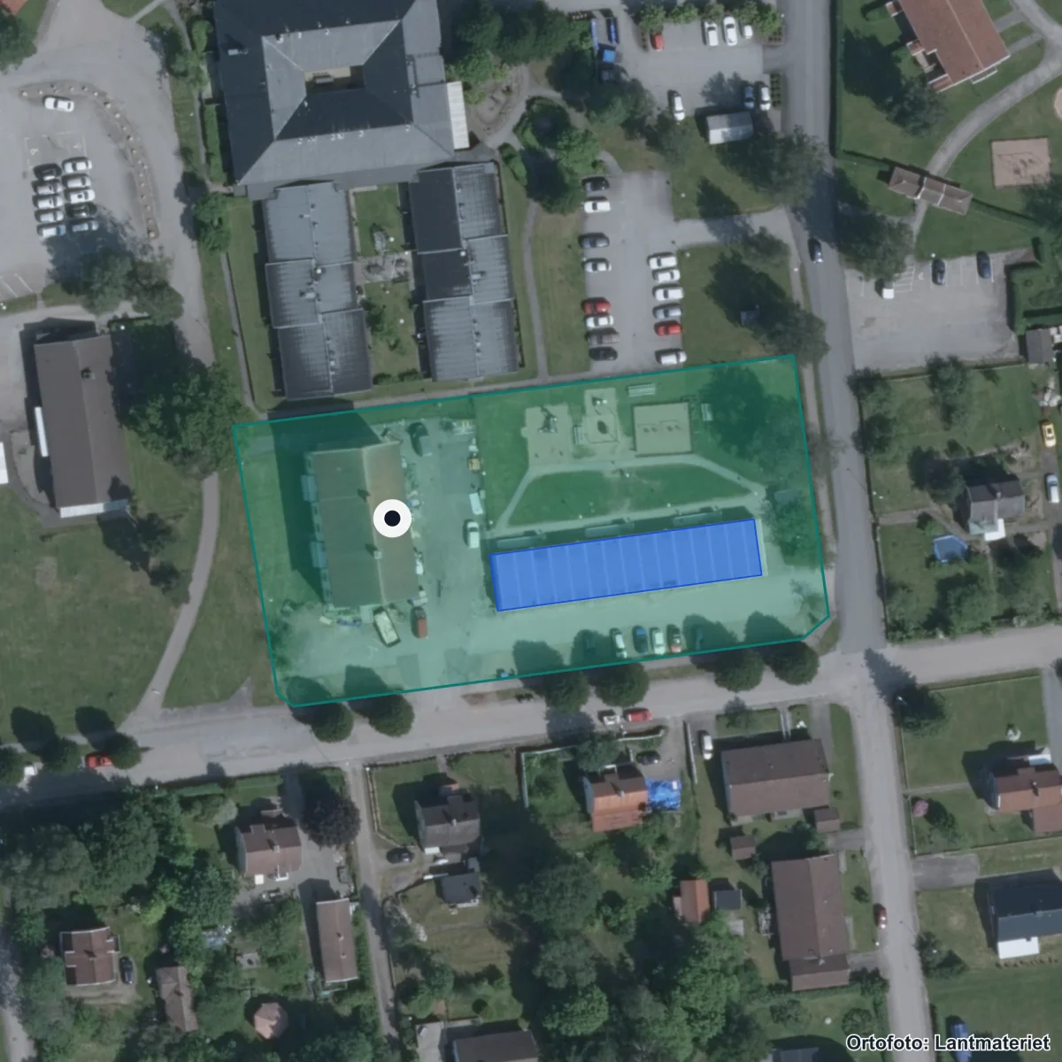 Flygbild över Hylte gymnasieskola, ortofoto från Lantmäteriet