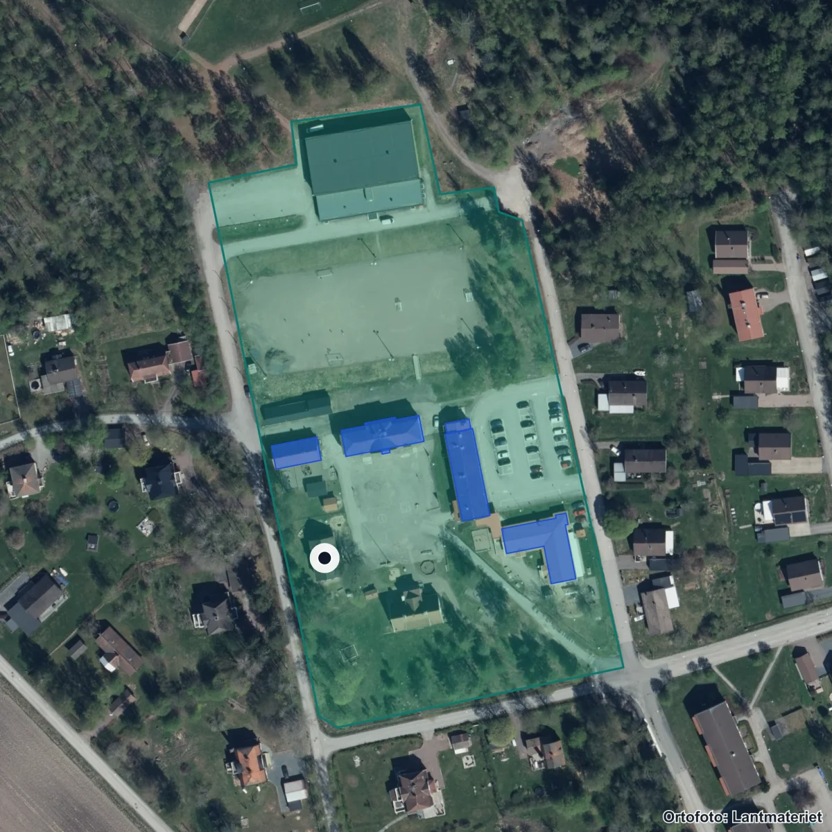 Flygbild över Vikmanshyttans skola, ortofoto från Lantmäteriet