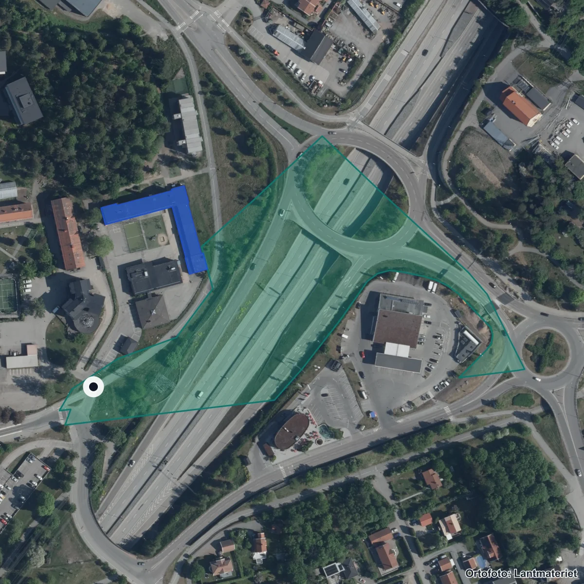 Flygbild över Stockholm International Academy Häggvik, ortofoto från Lantmäteriet