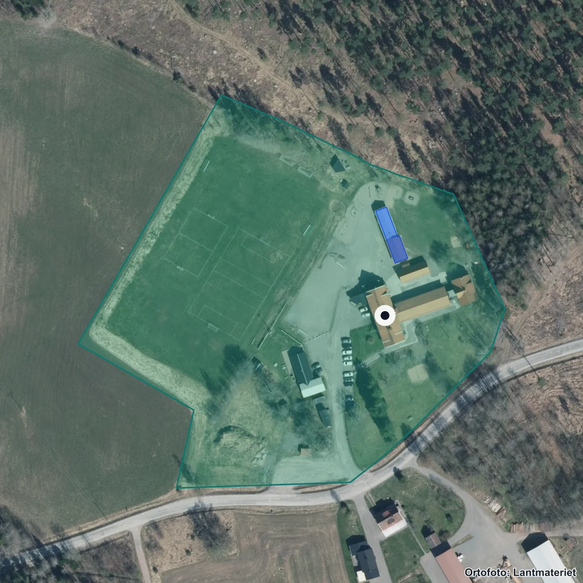 Flygbild över Hedens skola, ortofoto från Lantmäteriet