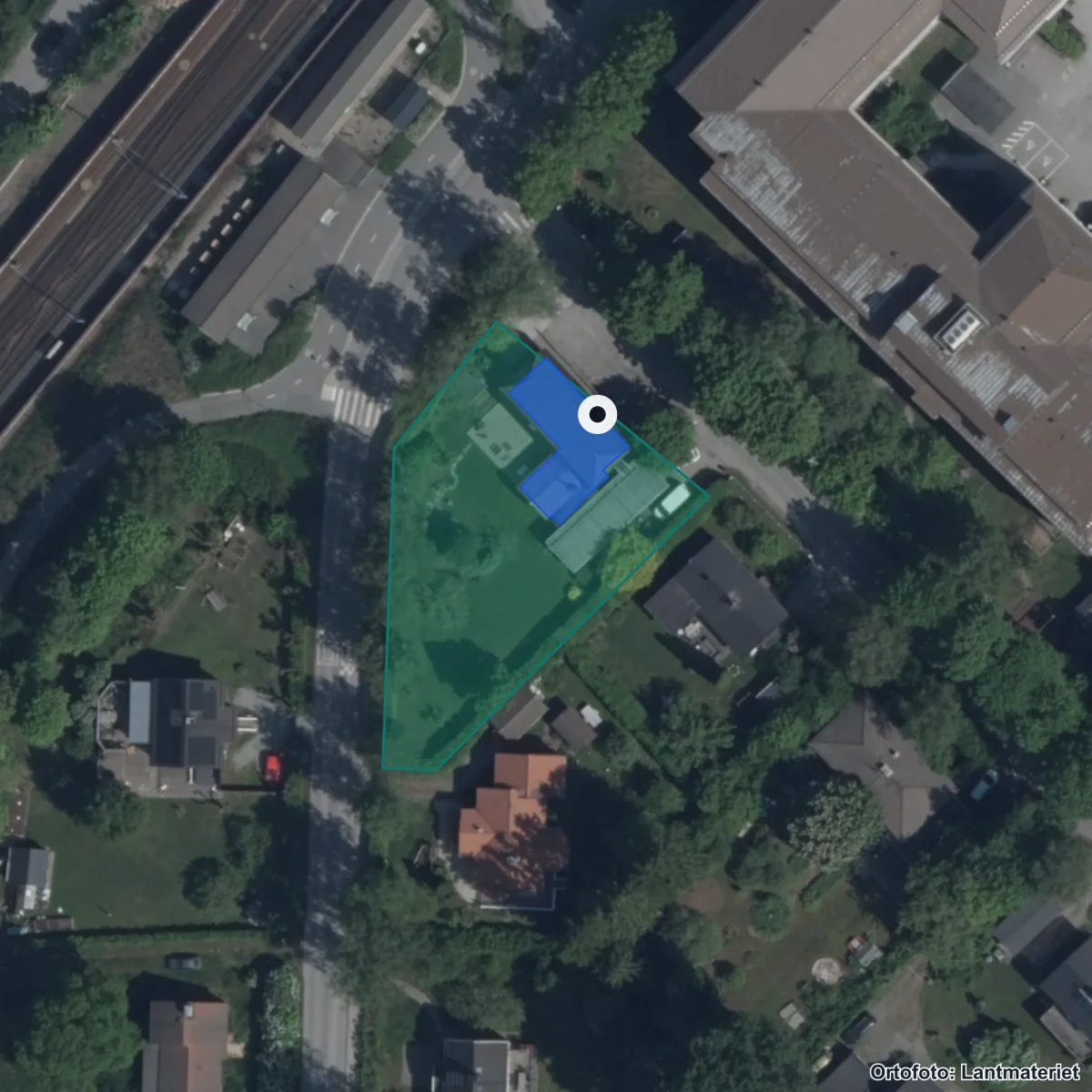 Flygbild över Svalnäs skola, ortofoto från Lantmäteriet