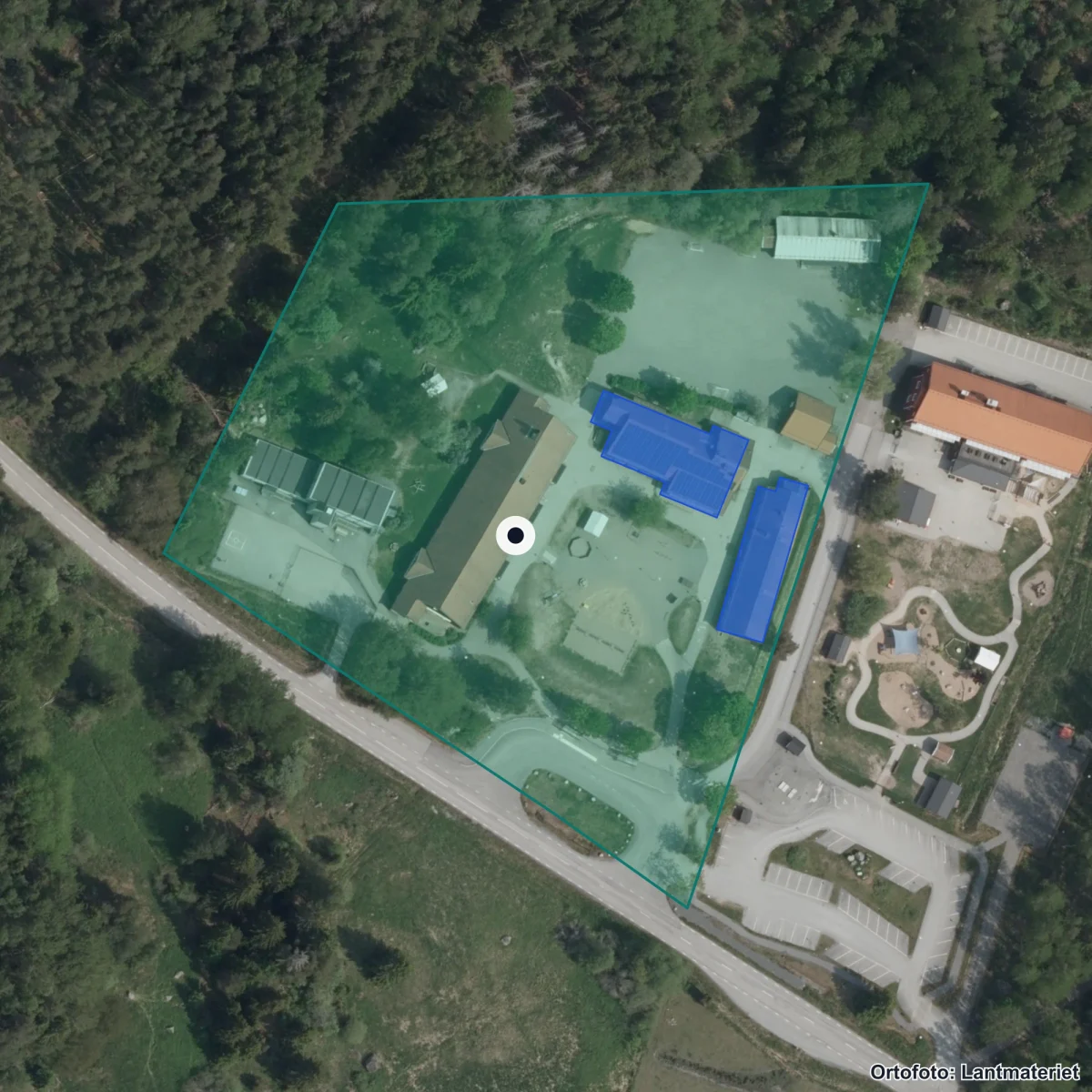 Flygbild över Frötuna skola, ortofoto från Lantmäteriet