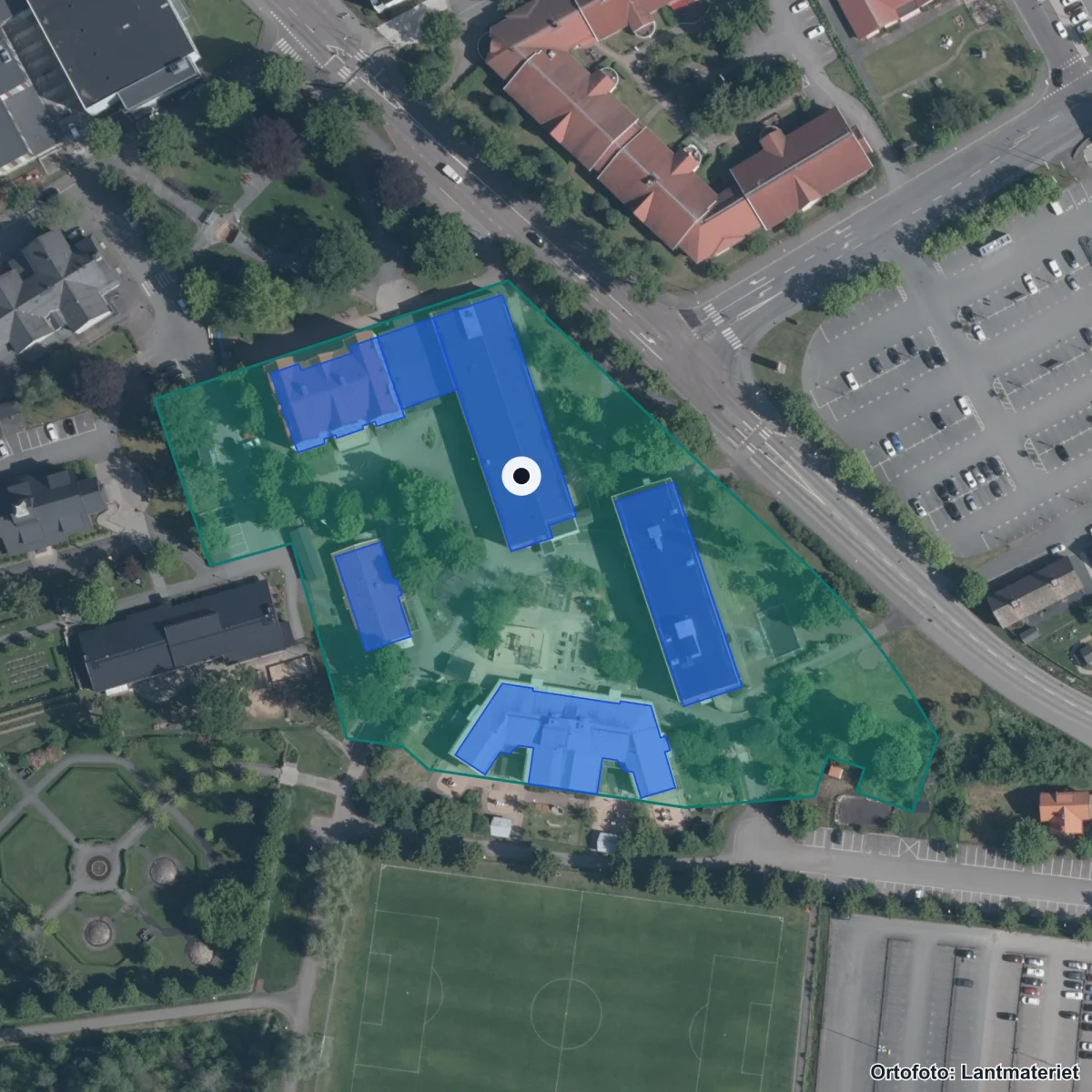 Flygbild över Alfred Dalinskolan, ortofoto från Lantmäteriet