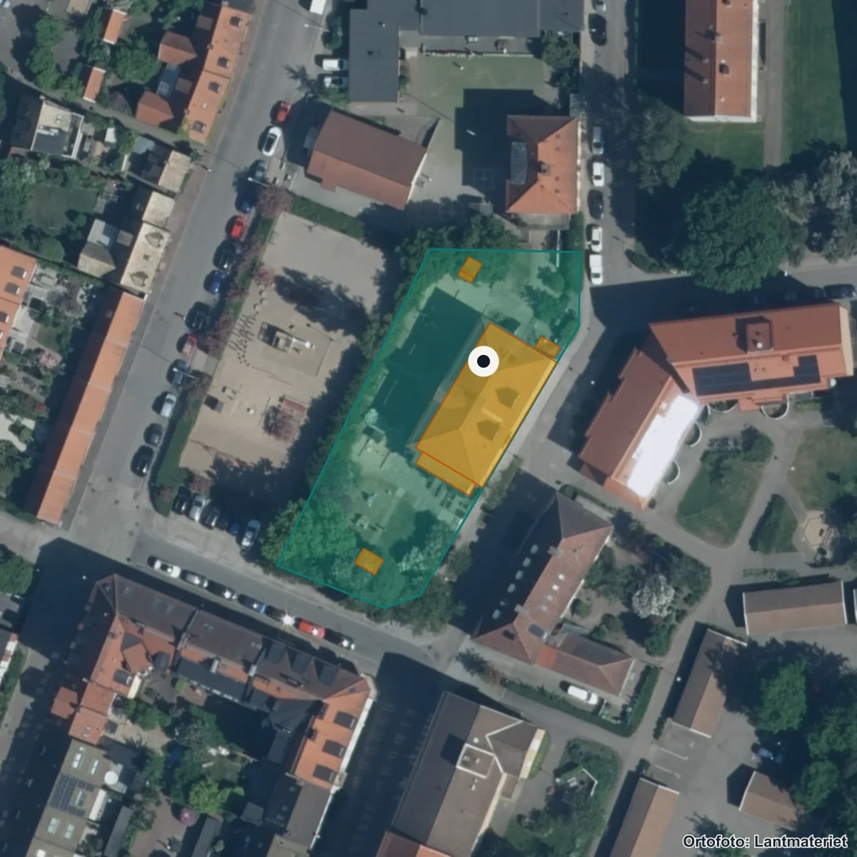 Flygbild över Slottshöjdens skola, ortofoto från Lantmäteriet