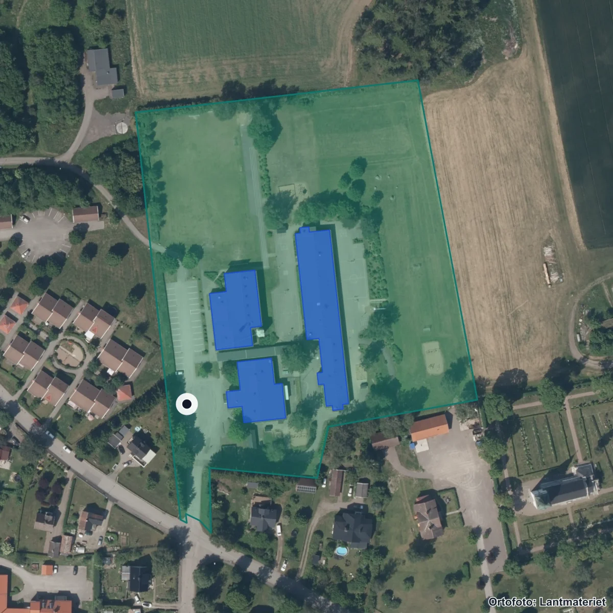 Flygbild över Fornåsa skola, ortofoto från Lantmäteriet