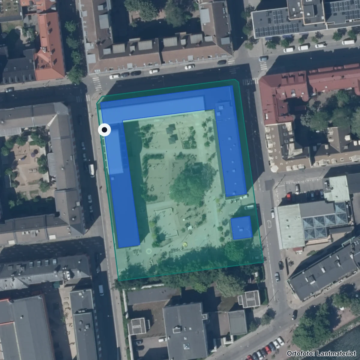 Flygbild över Österportskolan, ortofoto från Lantmäteriet