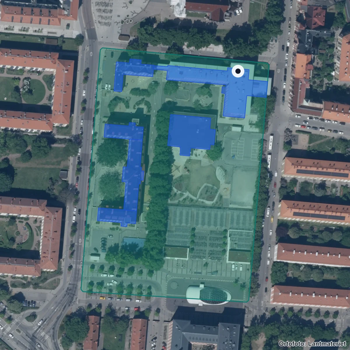 Flygbild över Rådmansvångens skola, ortofoto från Lantmäteriet