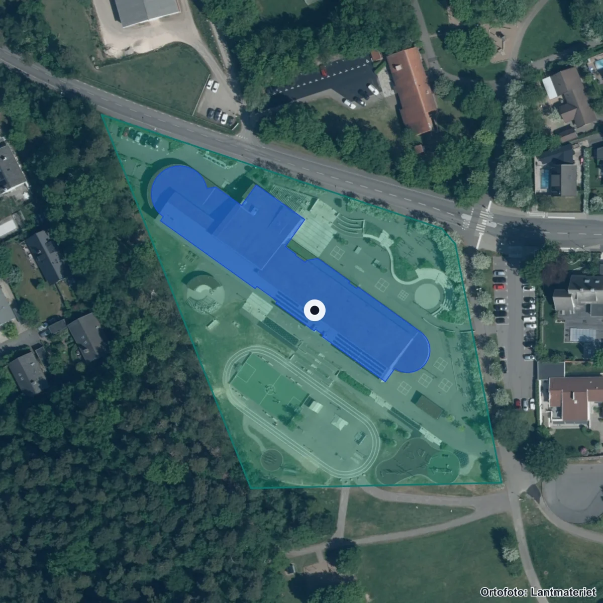 Flygbild över Laröds skola, ortofoto från Lantmäteriet