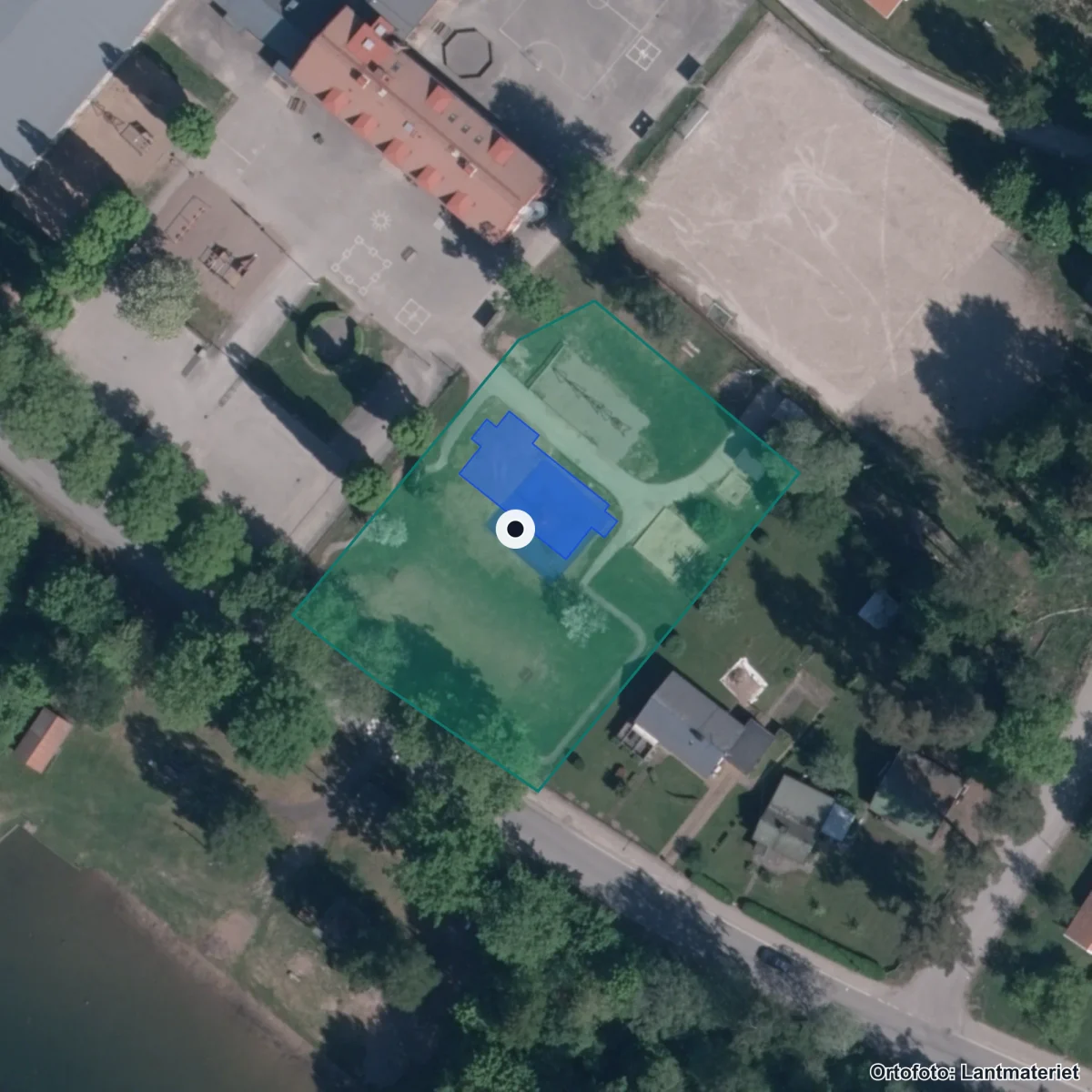 Flygbild över Levene skola, ortofoto från Lantmäteriet