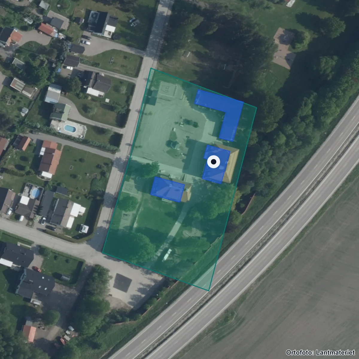 Flygbild över Alborga skola, ortofoto från Lantmäteriet