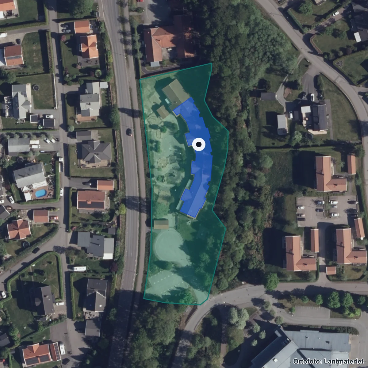 Flygbild över Mosslyckeskolan 4-9, ortofoto från Lantmäteriet