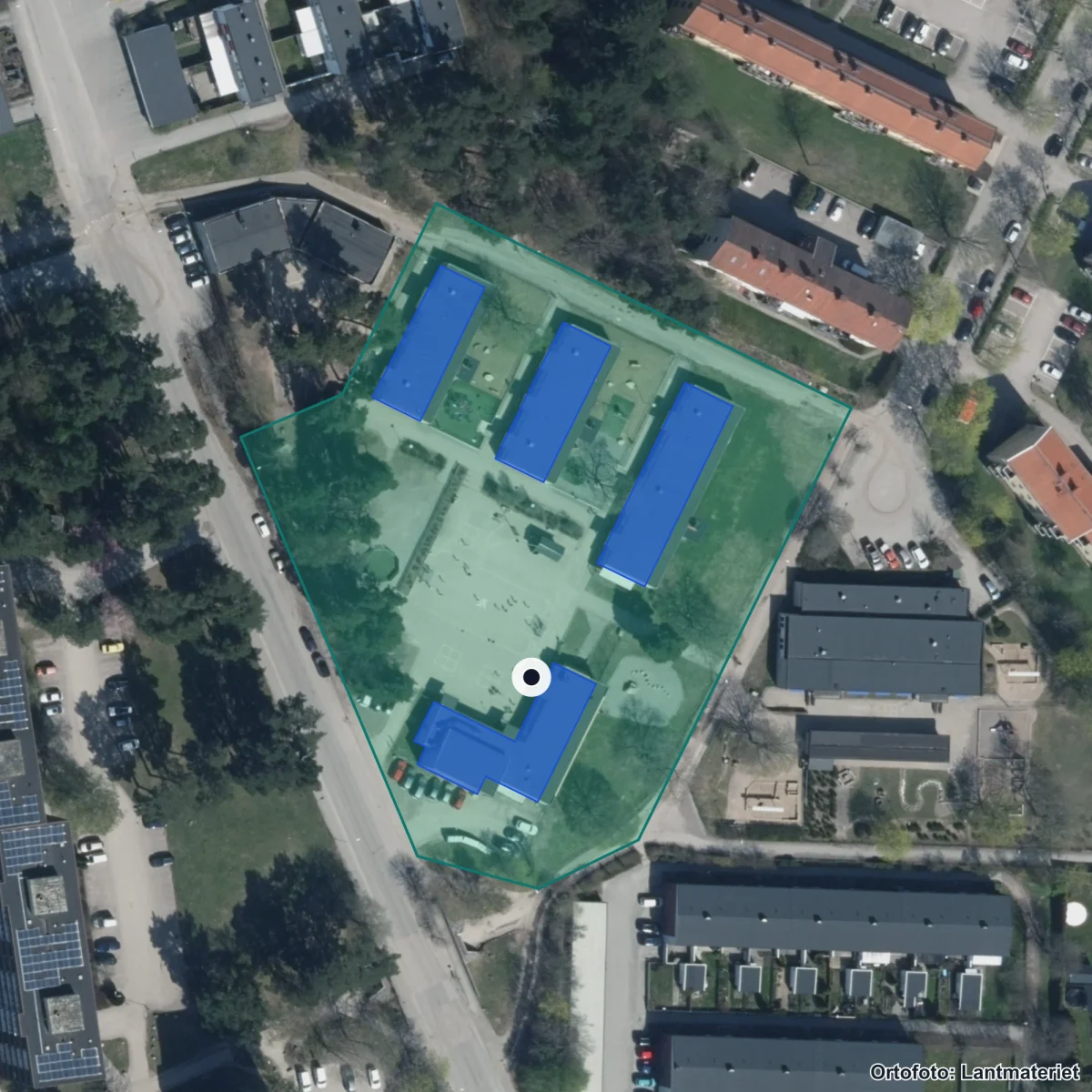 Flygbild över S:ta Gertruds skola, ortofoto från Lantmäteriet