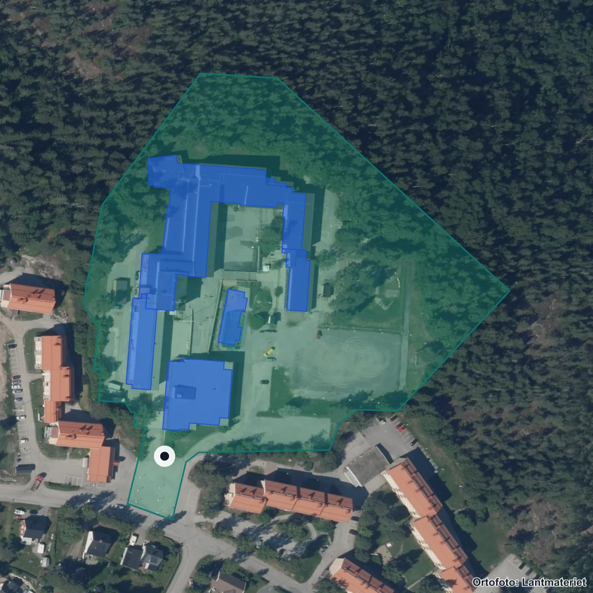 Flygbild över Geneskolan, ortofoto från Lantmäteriet